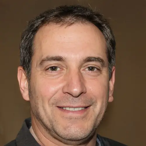 پویا صادقی - کارشناس معاملات ارزی