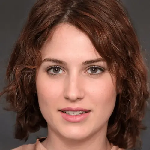 مریم سعادت - طراح و کارشناس زیورآلات