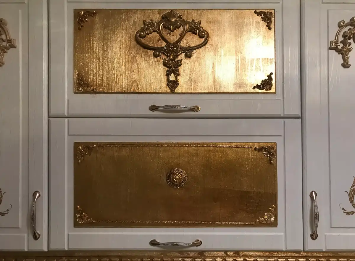 سایر آثار زیب هوم - طلاکوب درب های کابینت